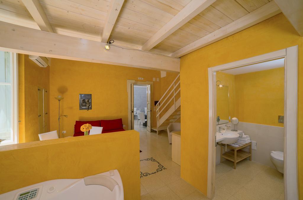 Relais Carlo V - Palazzo Storico Bed & Breakfast Gallipoli Room photo